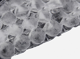  冰塊袋一個接一個